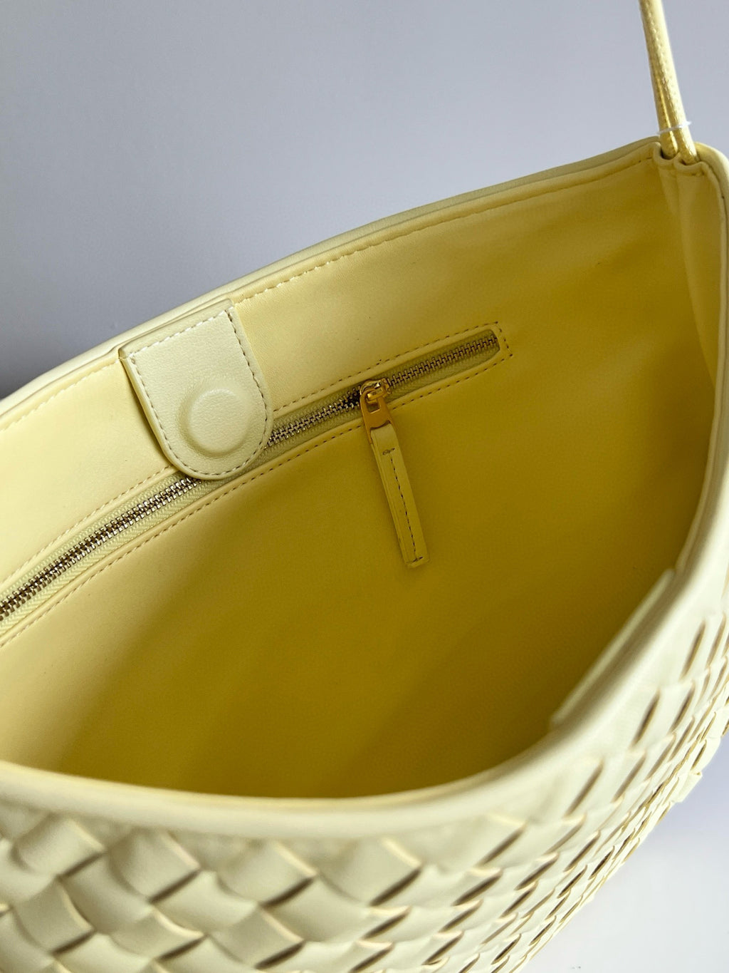 Winter New Arrival | Sardine Metal Handle Clutch