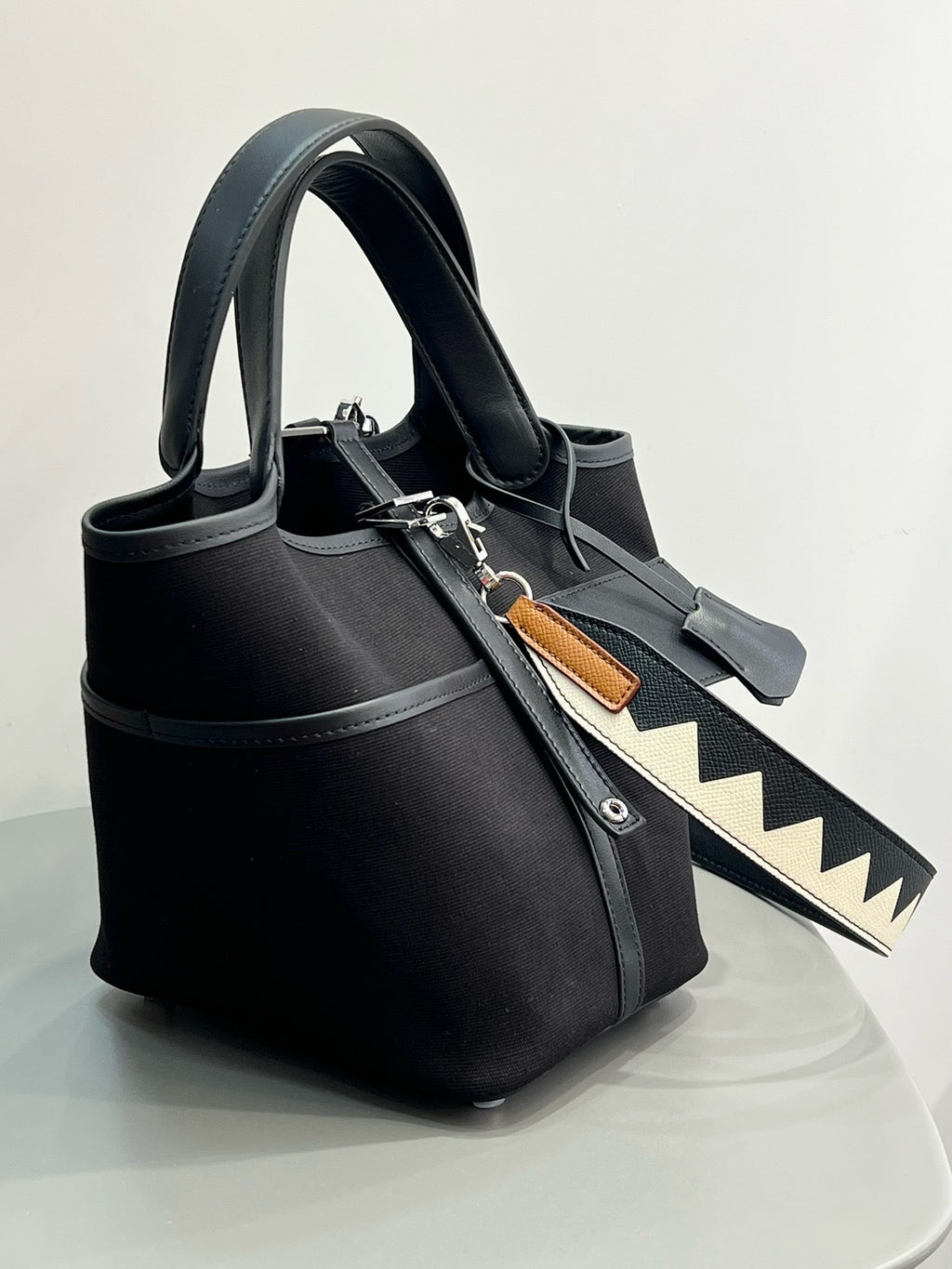 Cow Leather Two-Way Tote Bag – 18 × 14 × 19 cm