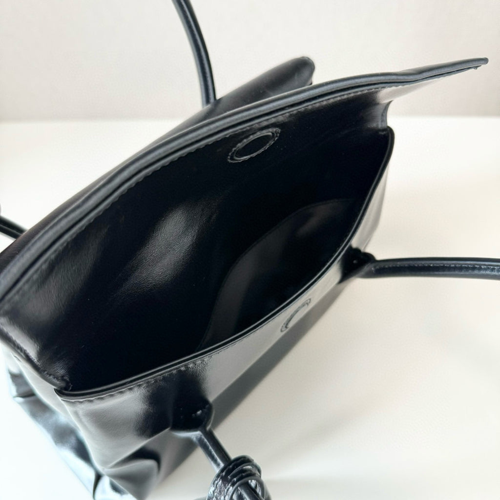 Vintage-Inspired Top Handle Bag – Dual-Flap Design