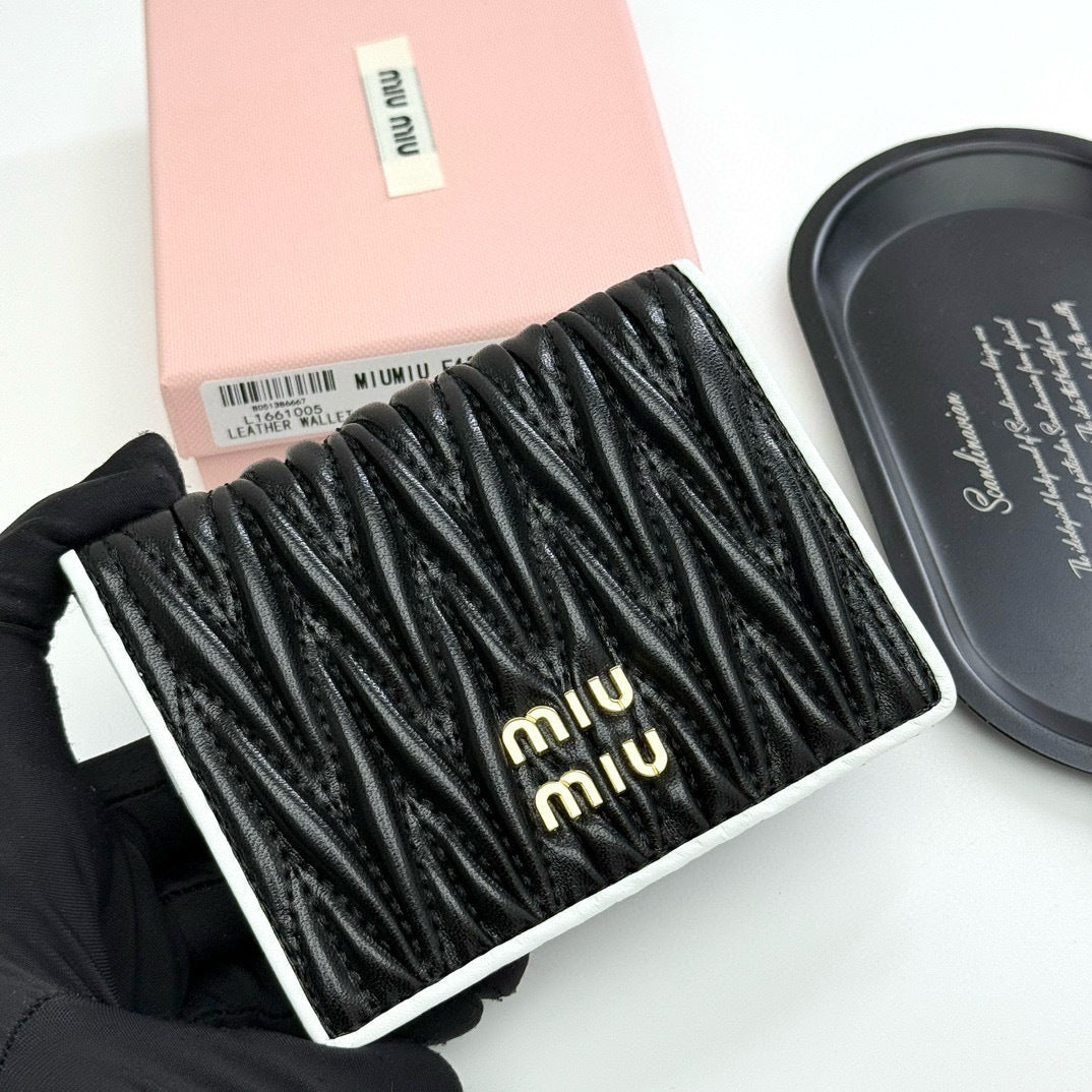 New-Season Compact Tri-Fold Mini Wallet – Embossed Design