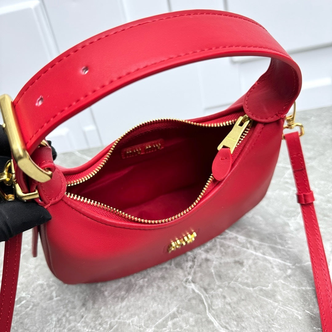 Full-Grain Leather Shoulder Bag – Minimal Chic