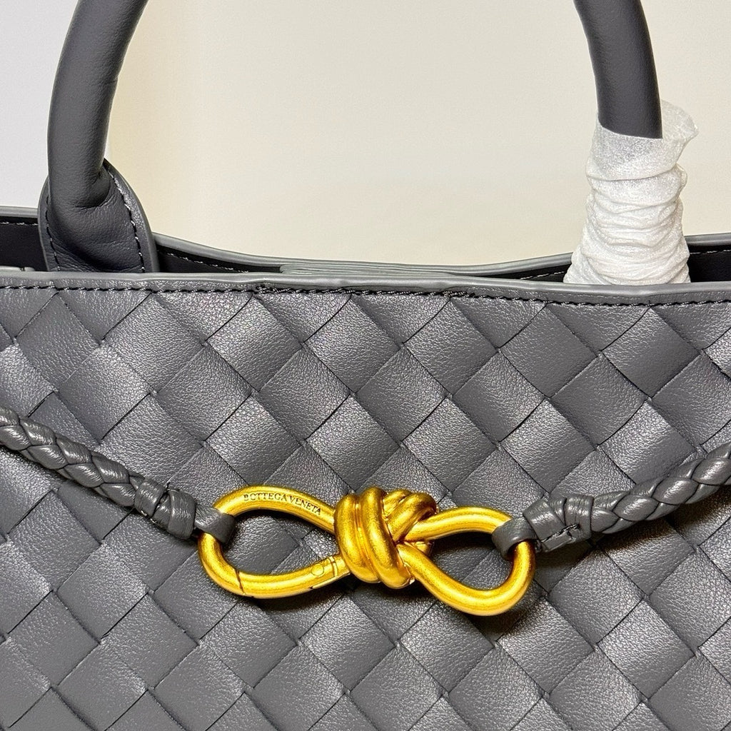 B*V | 23 New Andiamo Handbag