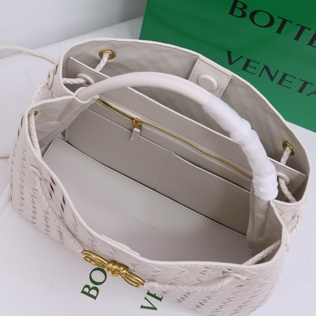 B*V | 23 New Andiamo Handbag