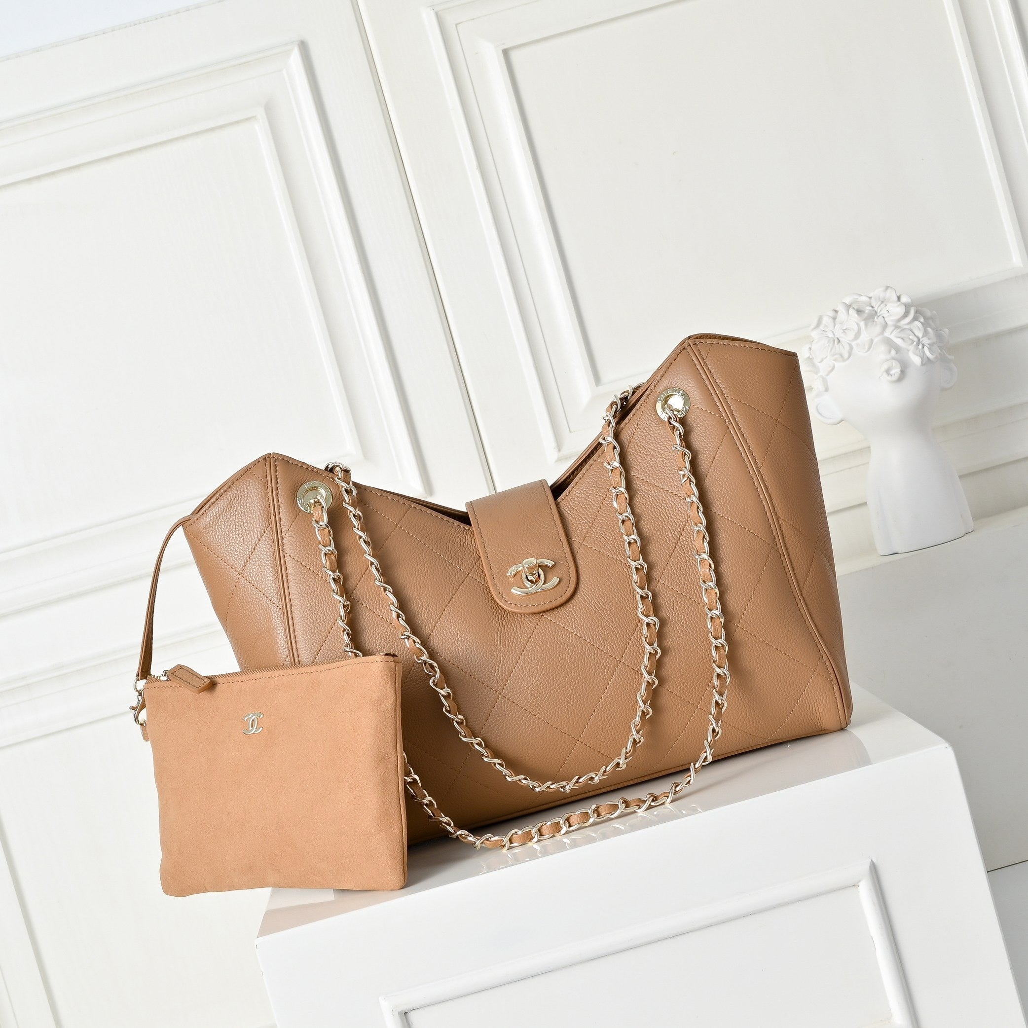 Spring Early Collection Quilted Chain Tote Bag
