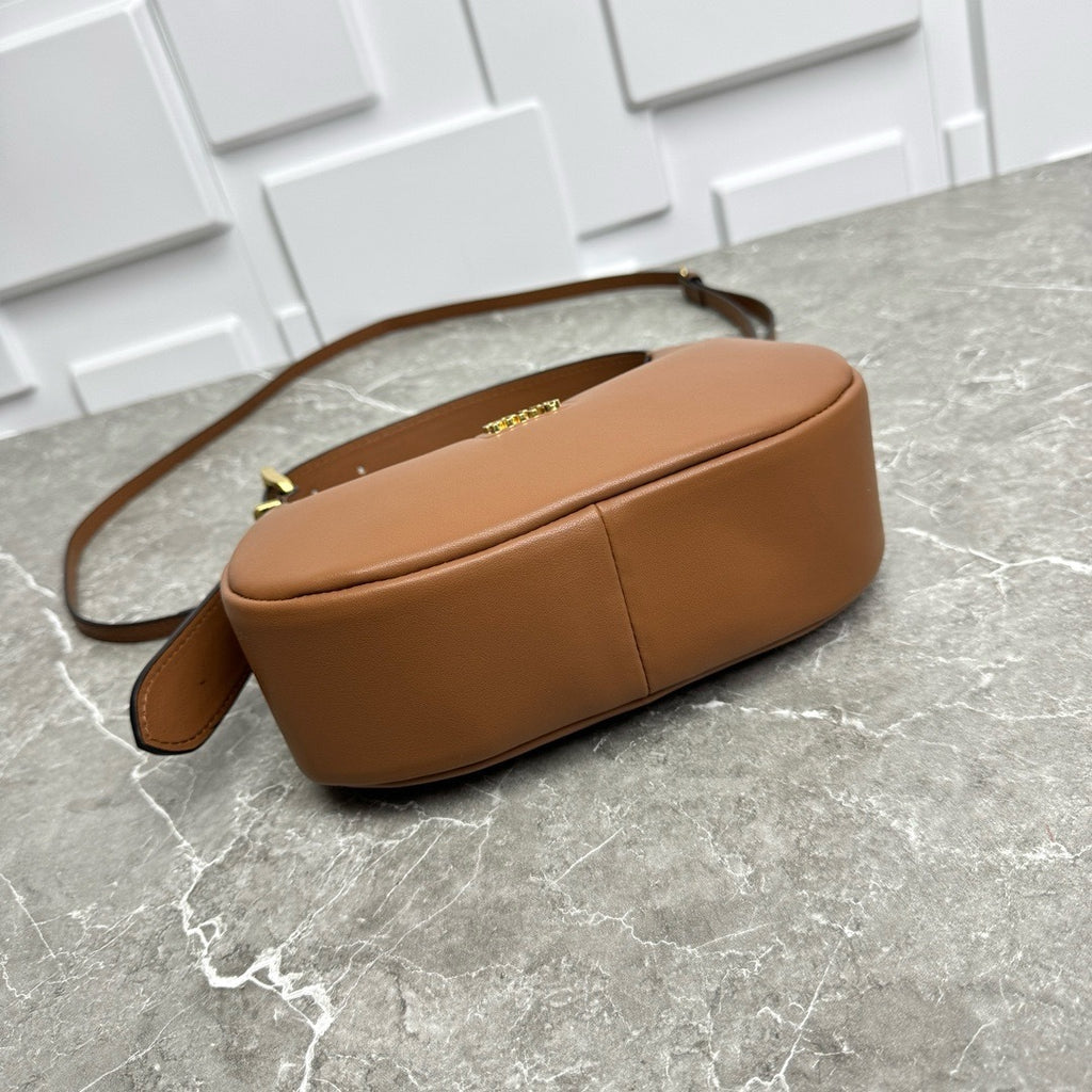 Full-Grain Leather Shoulder Bag – Minimal Chic