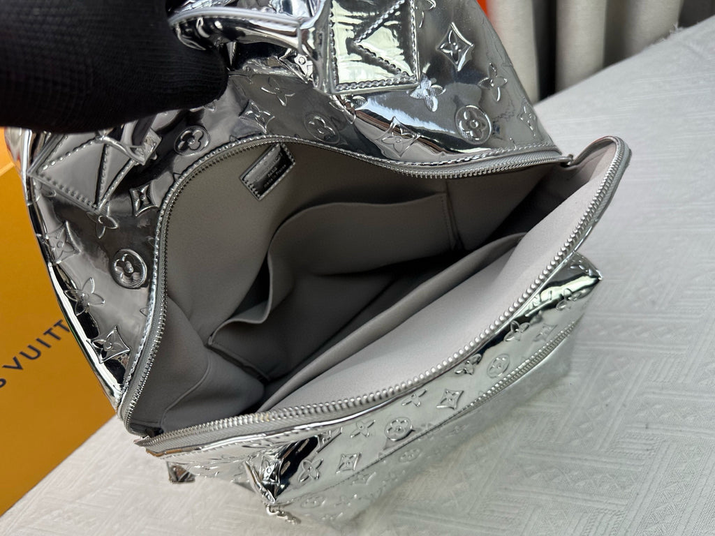 Mirror-Silver Discovery Style Backpack – 30-38cm
