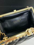 Pearl Evening Bag – Miniature Work of Art