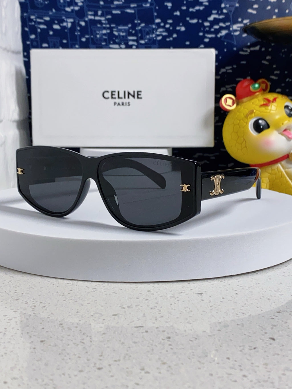 Archway Oversized Sunglasses — Chic European Style