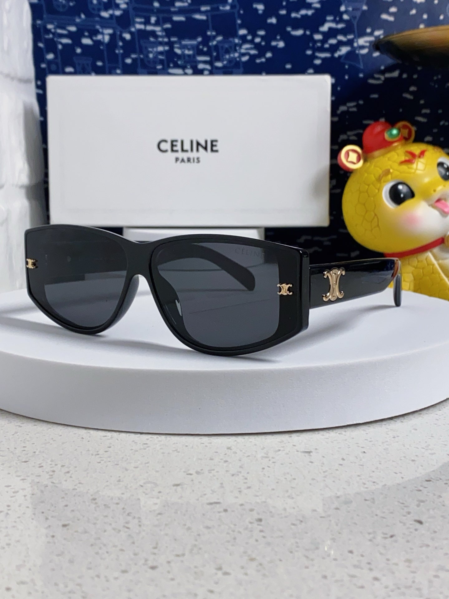 Archway Oversized Sunglasses — Chic European Style