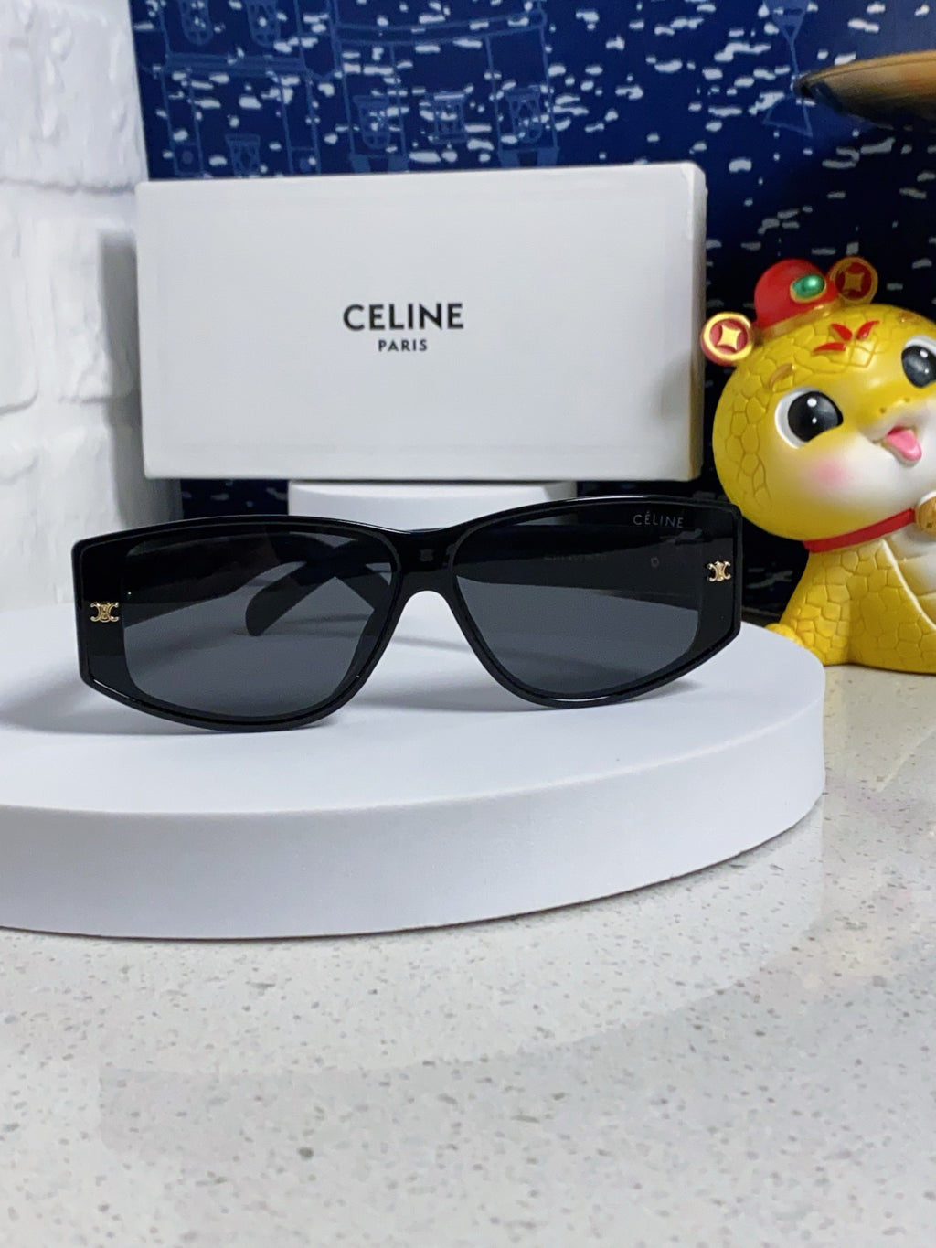 Archway Oversized Sunglasses — Chic European Style