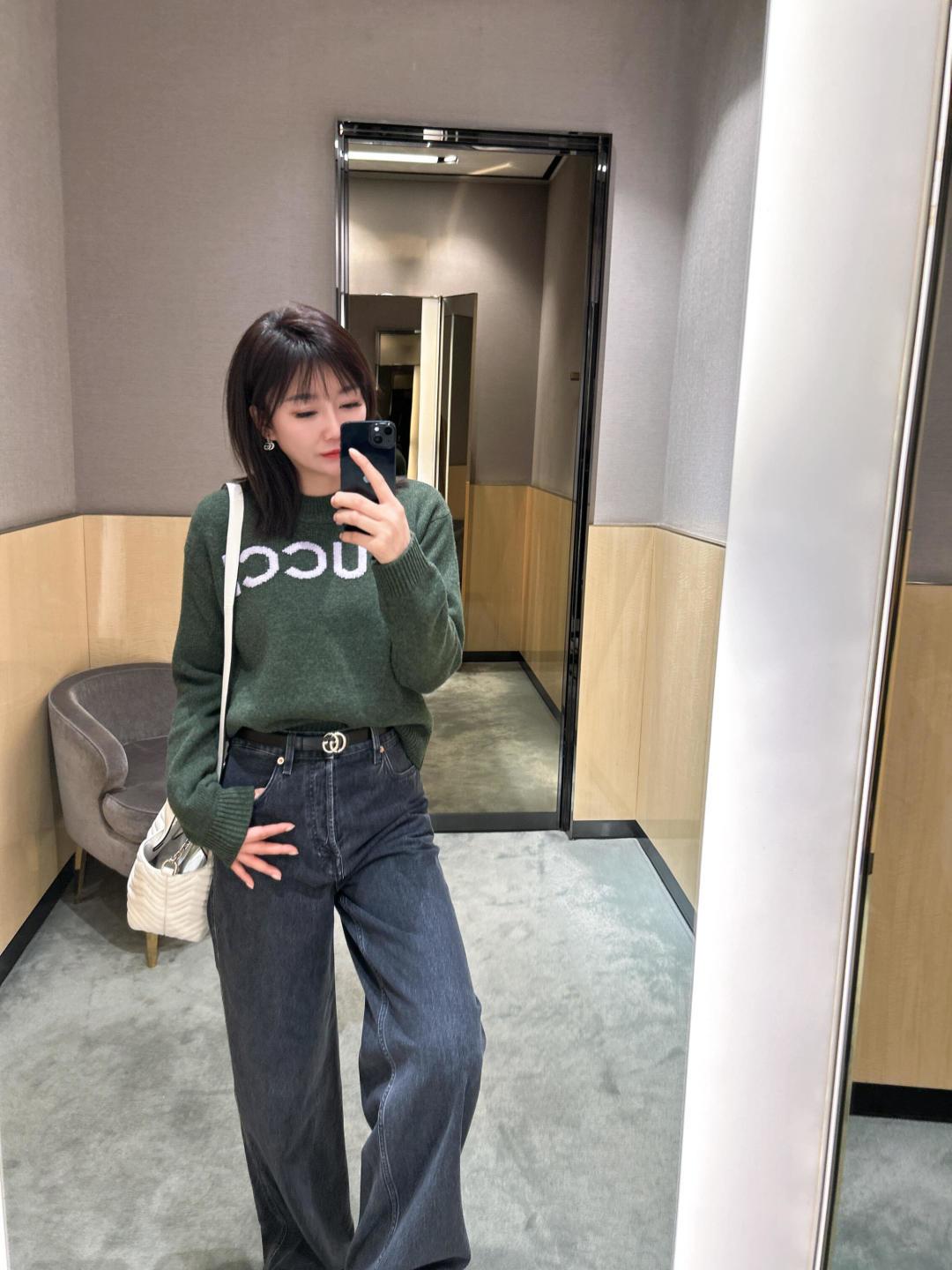 Cropped Retro Green Wool-Blend Sweater – Fall/Winter Essential