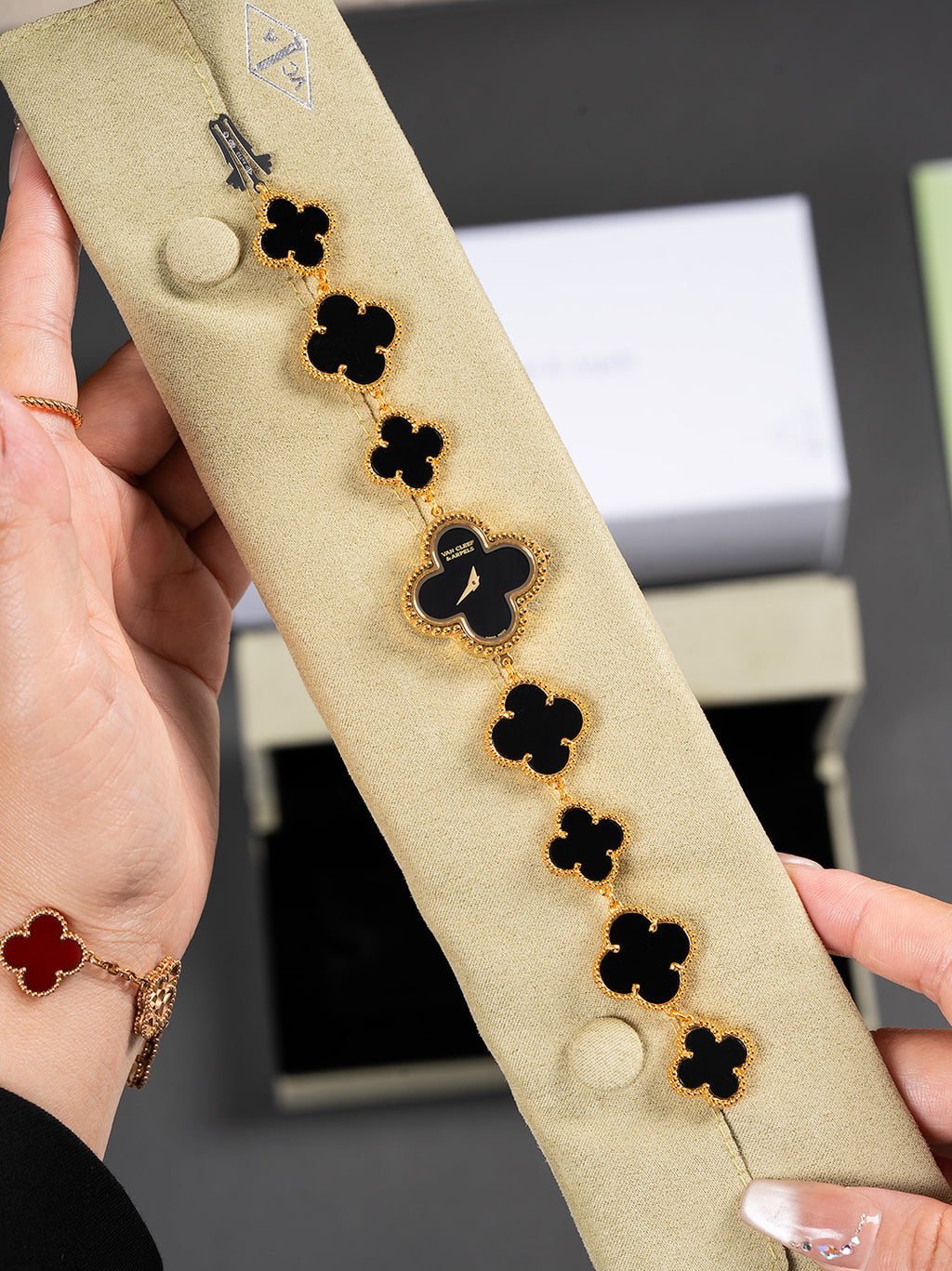 Luxury Clover-Inspired Chain Watch