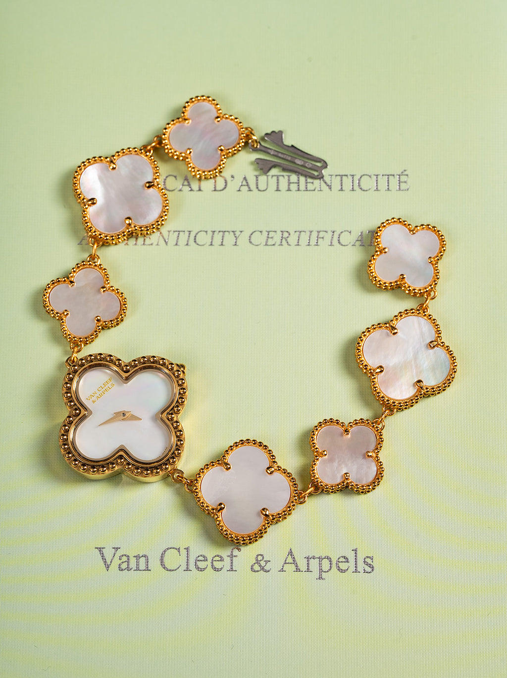 Luxury Clover-Inspired Chain Watch