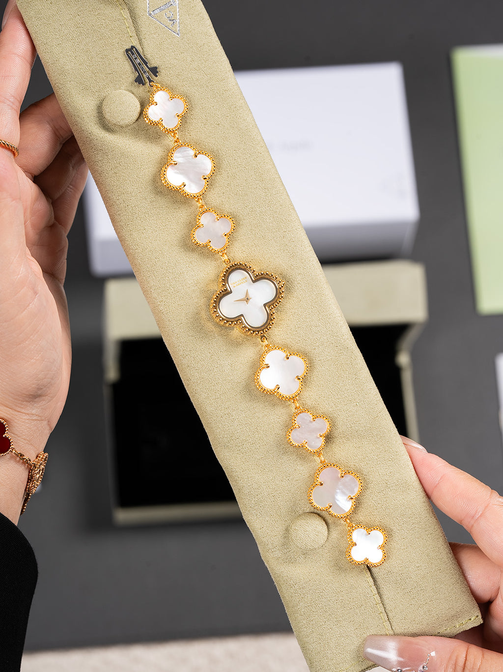 Luxury Clover-Inspired Chain Watch