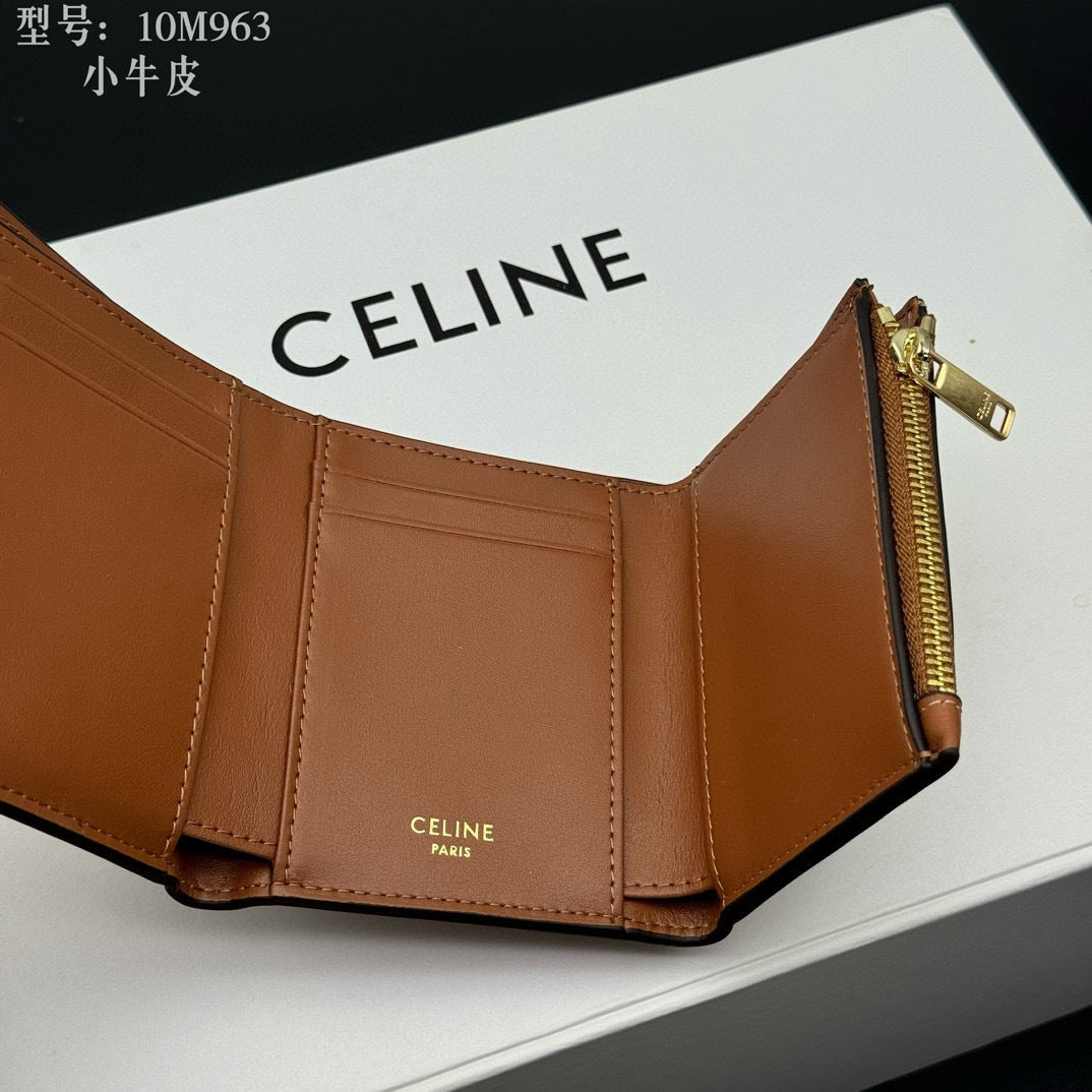 Triomphe-Style Three-Fold Leather Wallet with Metal Hardware – Premium Quality