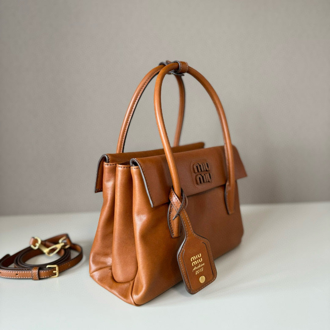 Vintage-Inspired Top Handle Bag – Dual-Flap Design