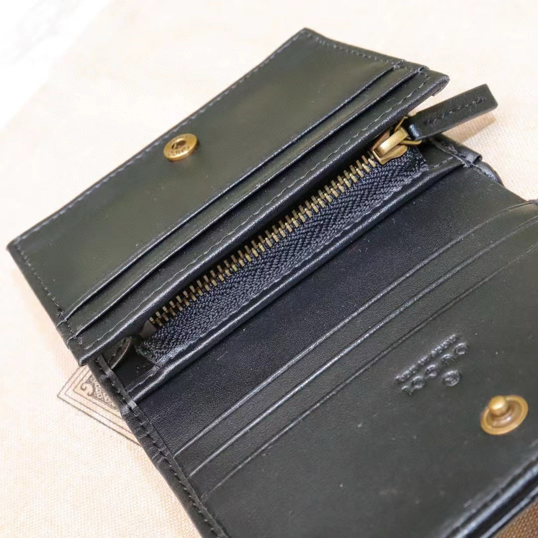 Premium Quilted Leather Card Holder – Compact & Elegant
