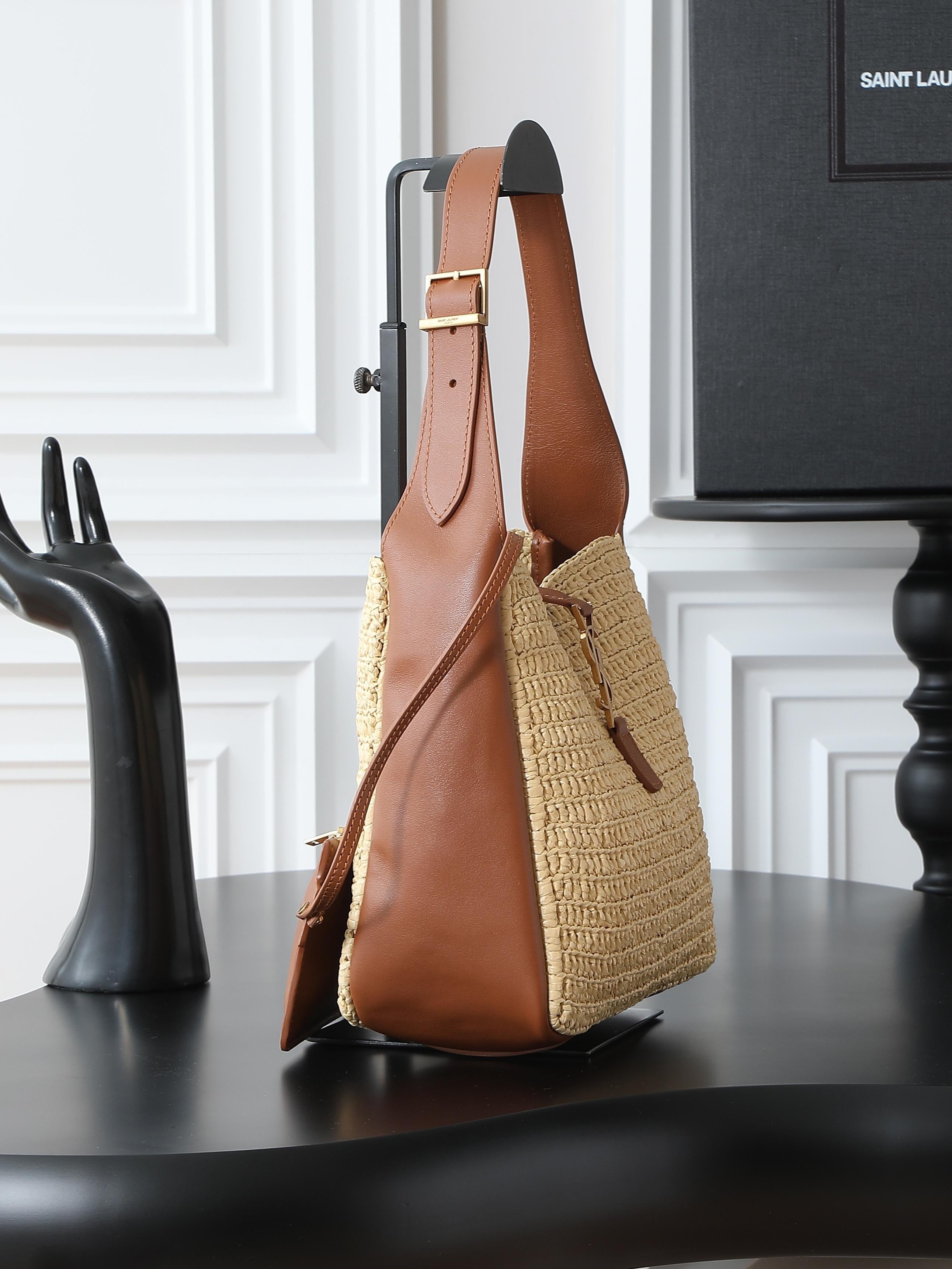 LE 5A7 Raffia Bucket Bag – (Premium Quality )