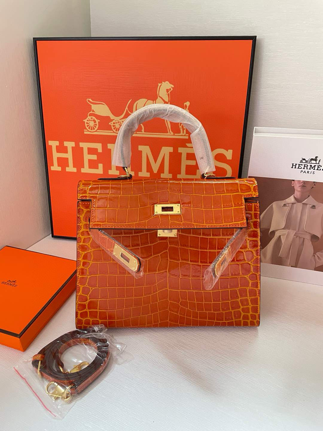 28cm Crocodile-Embossed Leather Top-Handle & Shoulder Bag