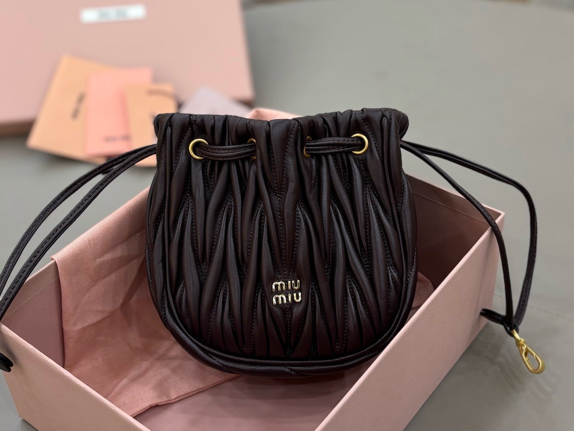 Matelassé Drawstring Cloud Pouch