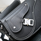 Fall Oblique Saddle Messenger Bag