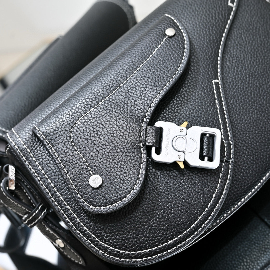 Fall Oblique Saddle Messenger Bag