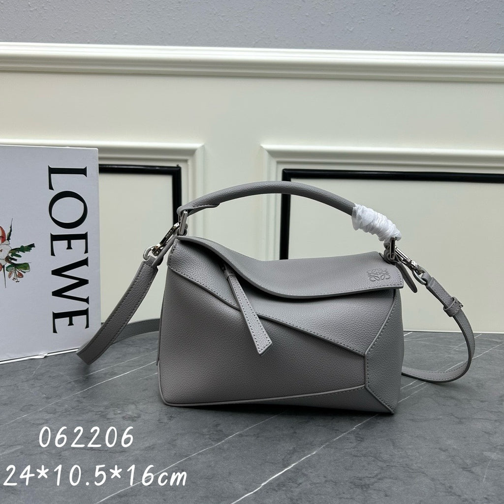 Geometric Structured Shoulder Bag – Puzzle Edge Style, 24cm
