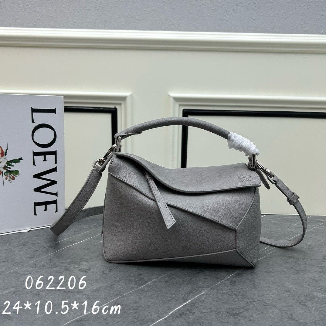 Geometric Structured Shoulder Bag – Puzzle Edge Style, 24cm