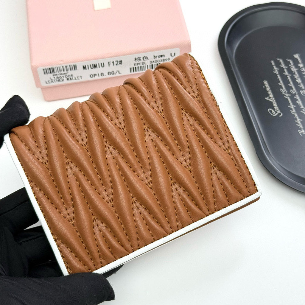 New-Season Compact Tri-Fold Mini Wallet – Embossed Design