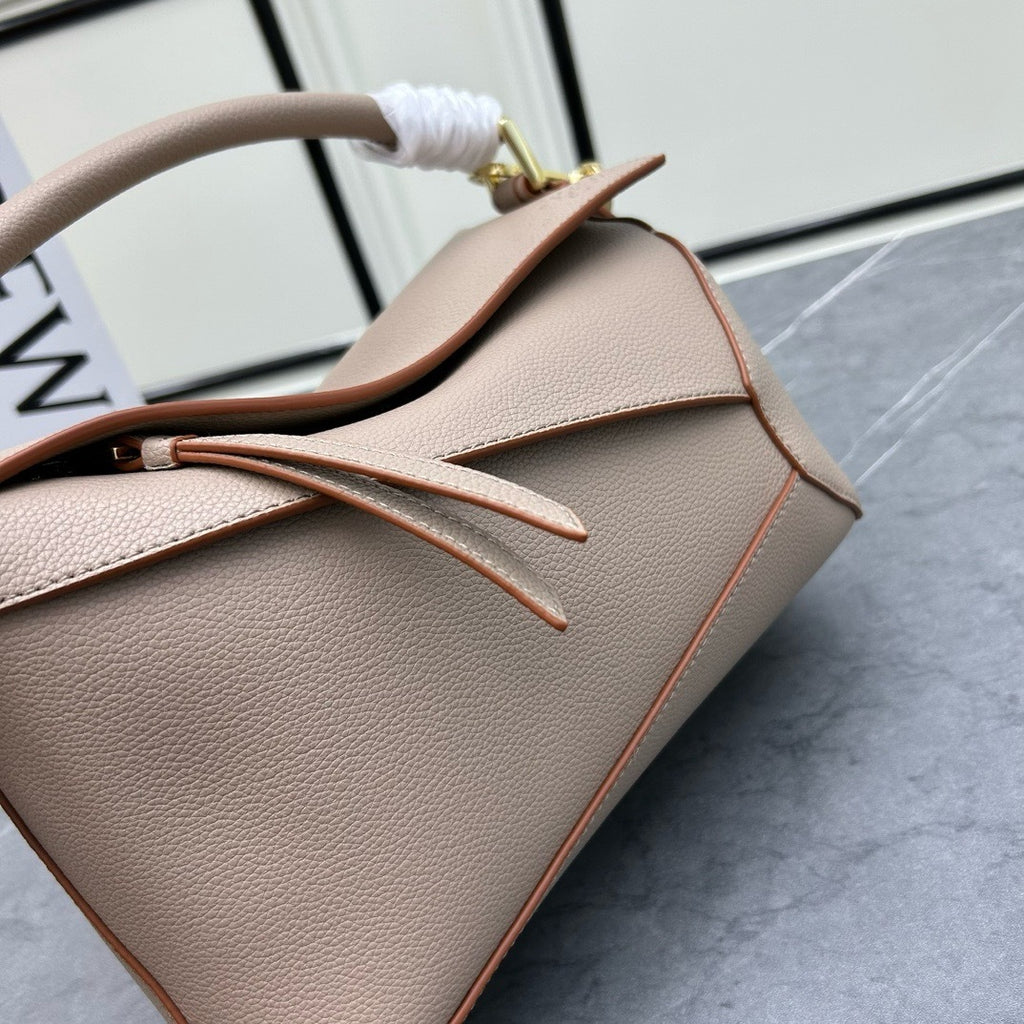 Geometric Structured Shoulder Bag – Puzzle Edge Style, 24cm