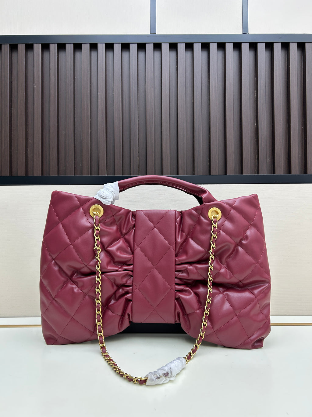 Large Bow-Detail Quilted Leather Shoulder Bag – Soft Padded Finish