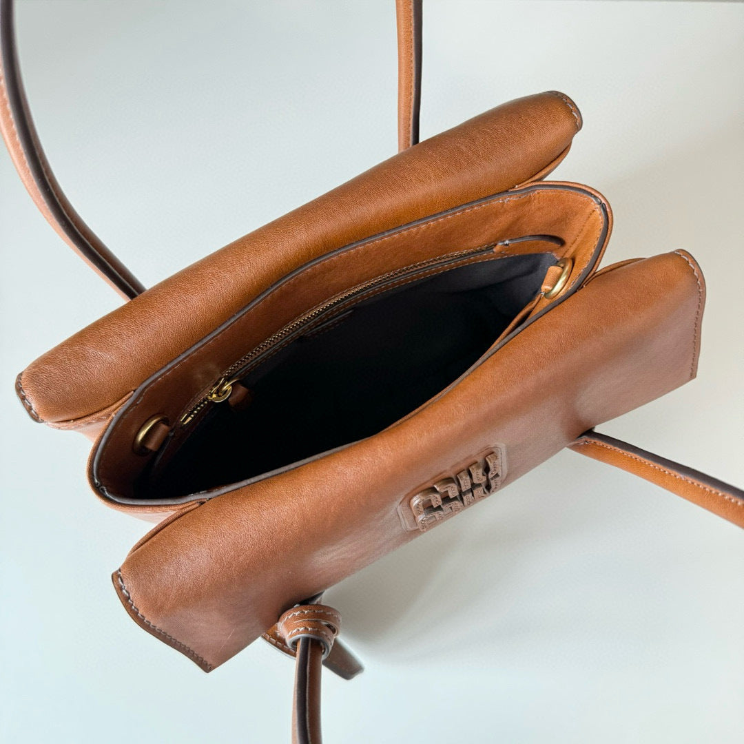 Vintage-Inspired Top Handle Bag – Dual-Flap Design