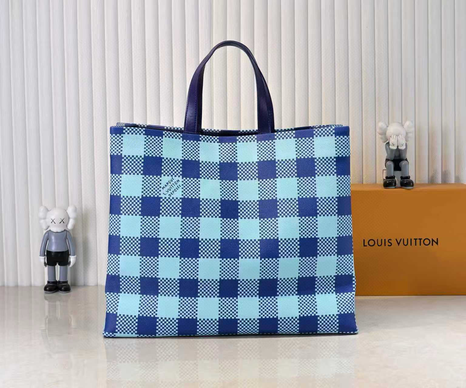 Medium Shopper Tote – Gradient & Textured Leather Options