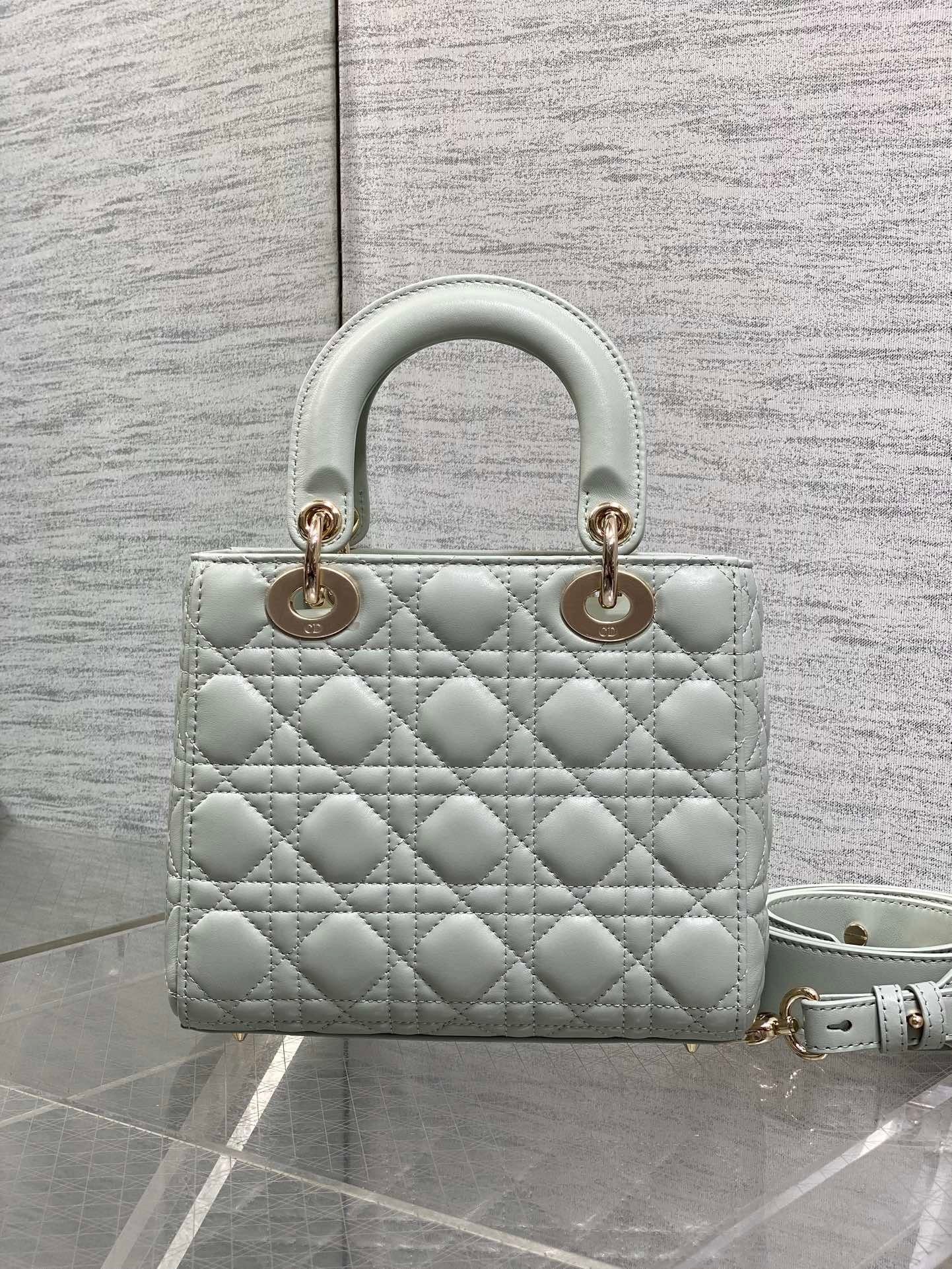 Classic Bow Top Handle Bag 🎀- Premium Quality