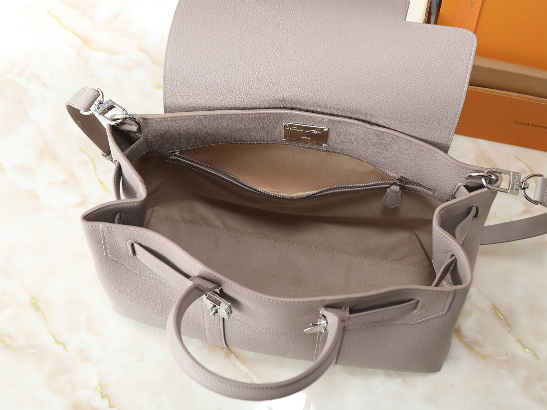 Georges Medium Tote Bag