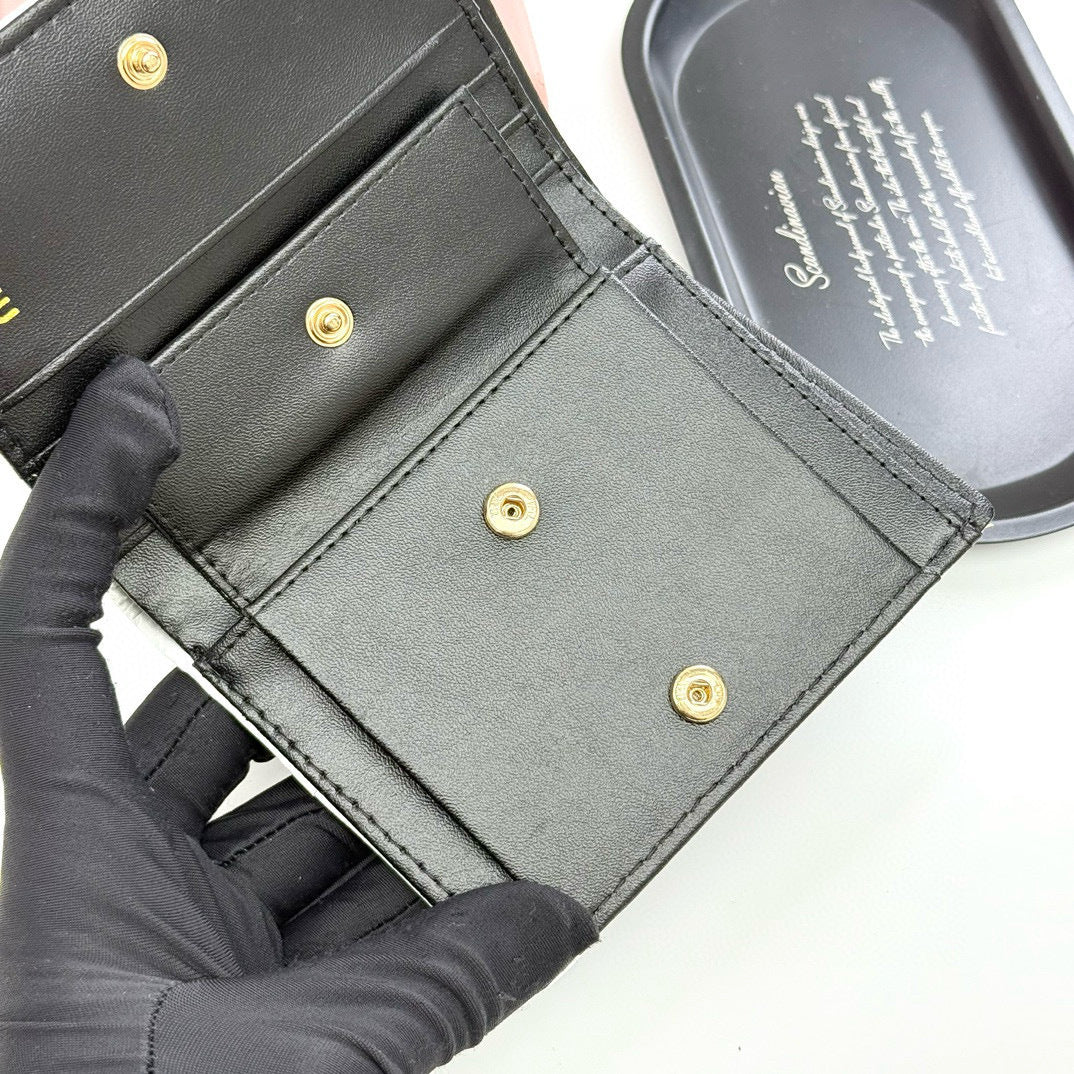New-Season Compact Tri-Fold Mini Wallet – Embossed Design