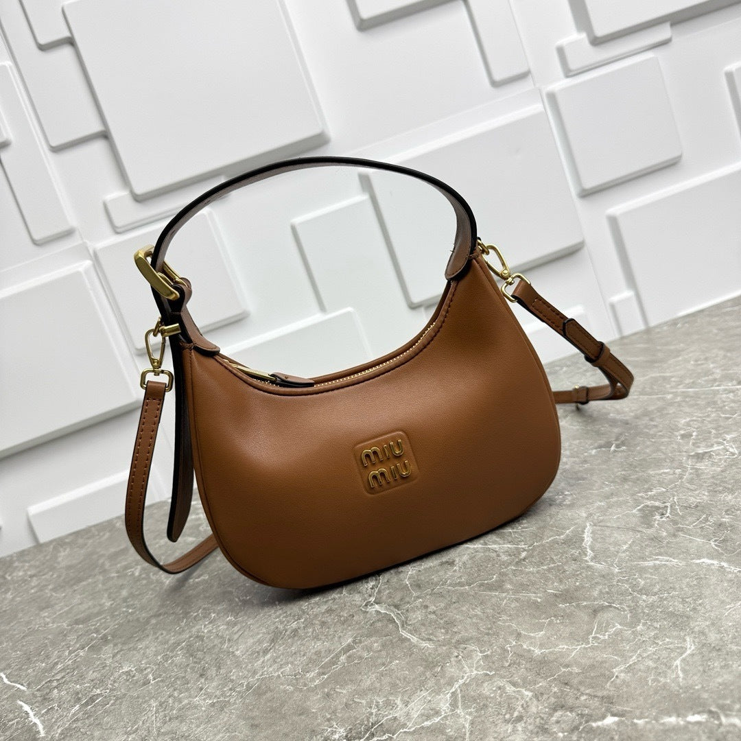 Full-Grain Leather Shoulder Bag – Minimal Chic