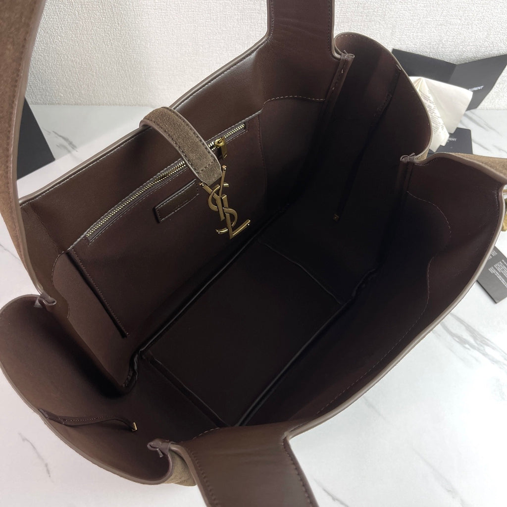 BEA High-Quality Leather Hobo Bag