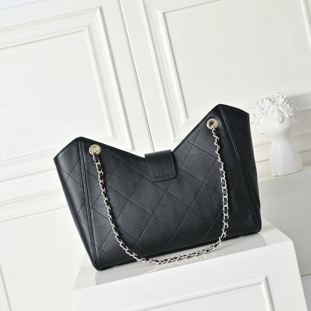 Spring Early Collection Quilted Chain Tote Bag
