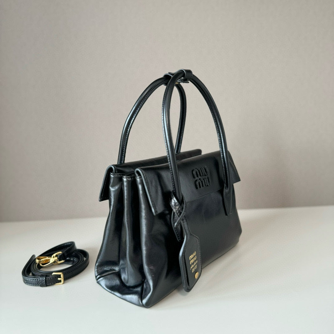 Vintage-Inspired Top Handle Bag – Dual-Flap Design