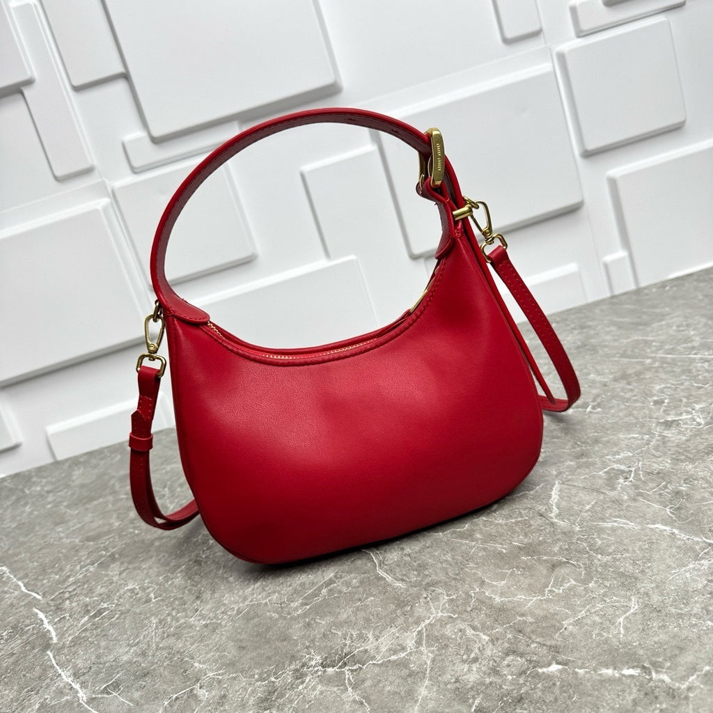 Full-Grain Leather Shoulder Bag – Minimal Chic