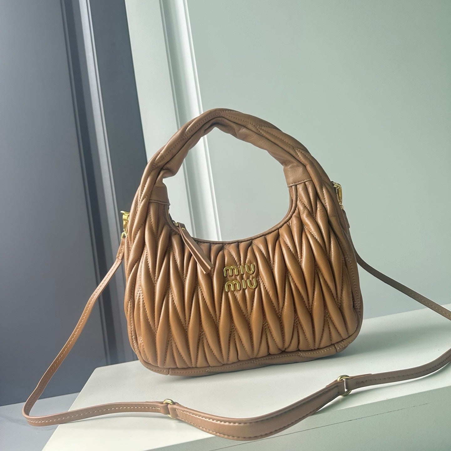 Medium Quilted Leather Handbag – Matelassé Texture, 29cm