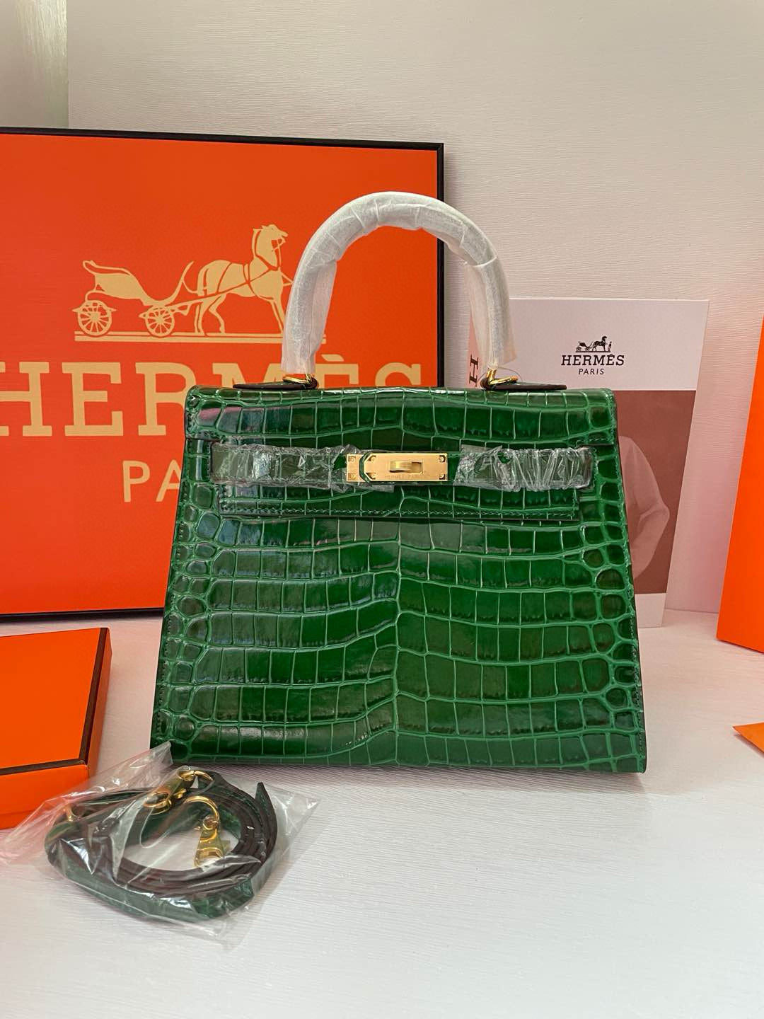28cm Crocodile-Embossed Leather Top-Handle & Shoulder Bag