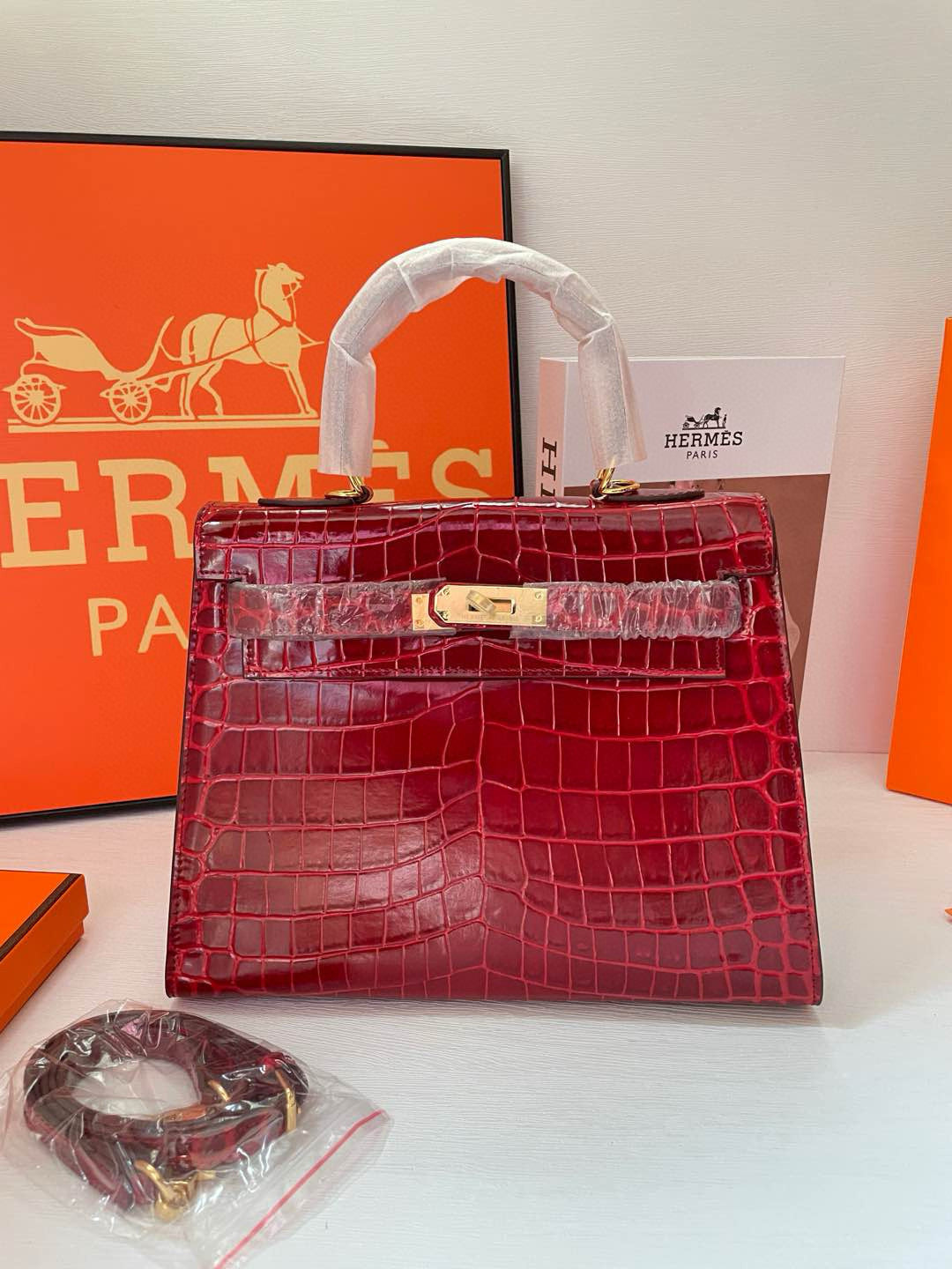 28cm Crocodile-Embossed Leather Top-Handle & Shoulder Bag