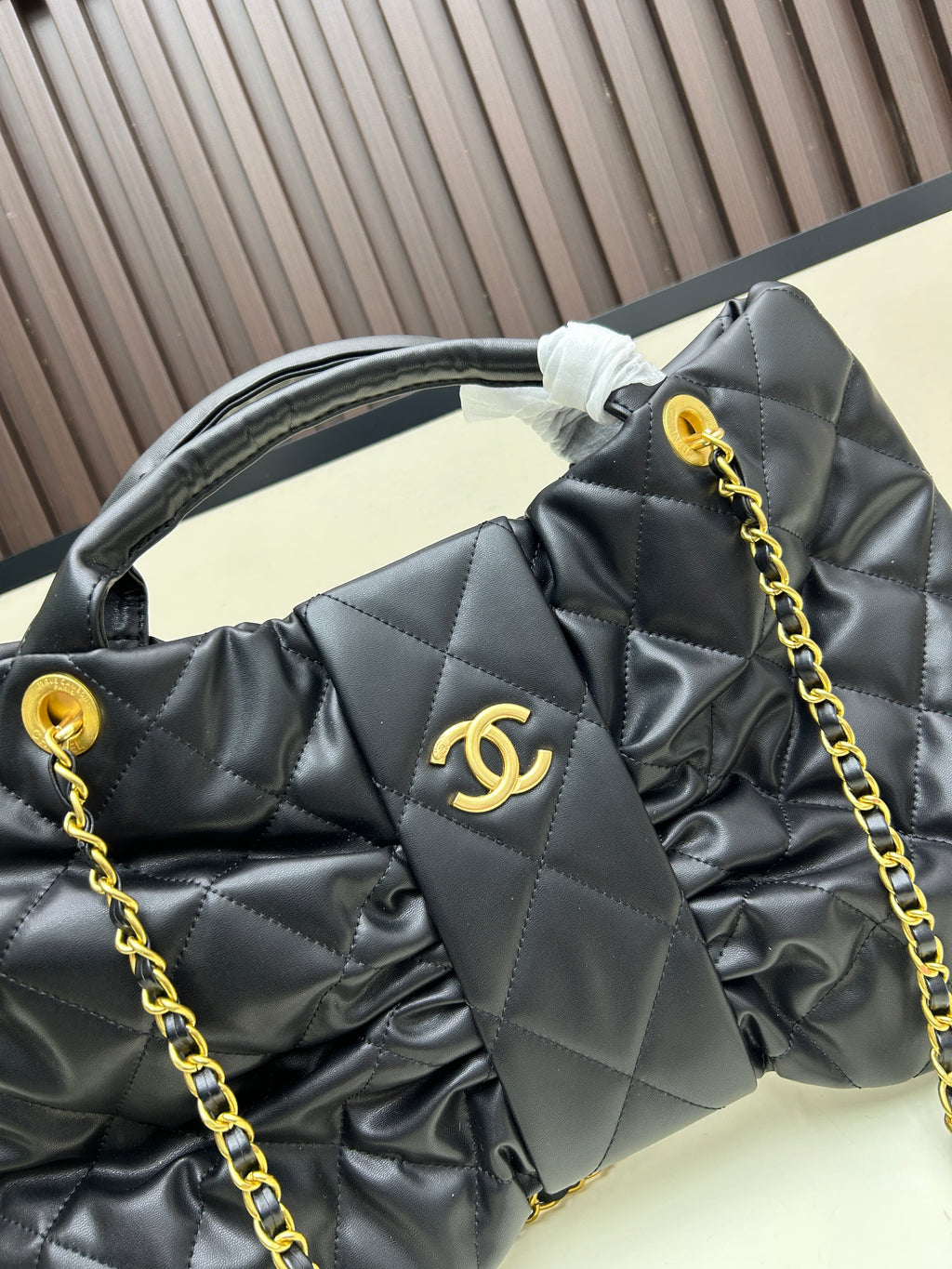 Large Bow-Detail Quilted Leather Shoulder Bag – Soft Padded Finish