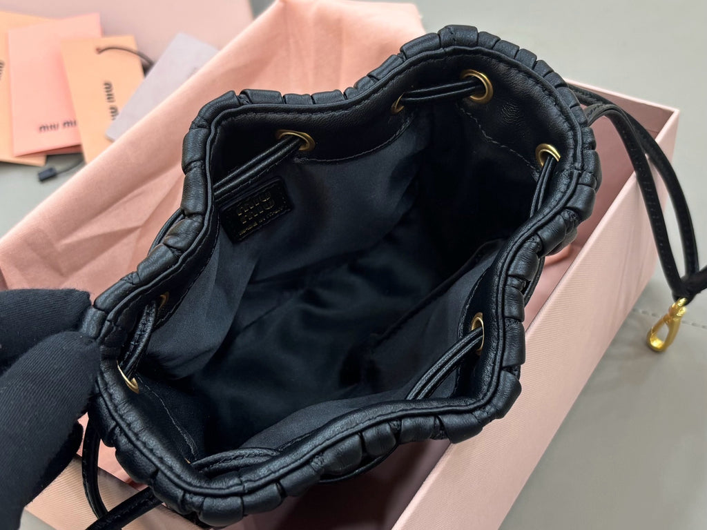 Matelassé Drawstring Cloud Pouch