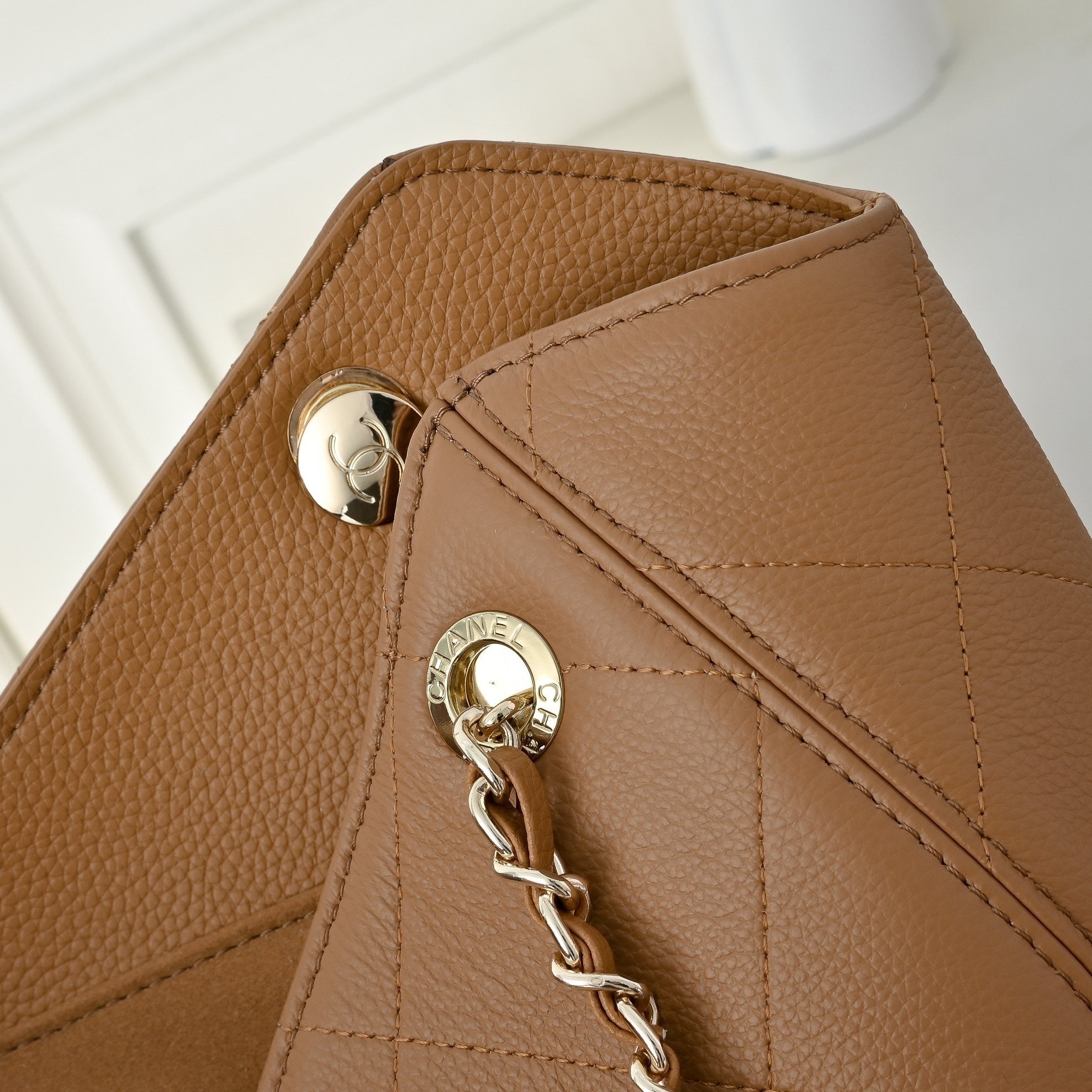 Spring Early Collection Quilted Chain Tote Bag