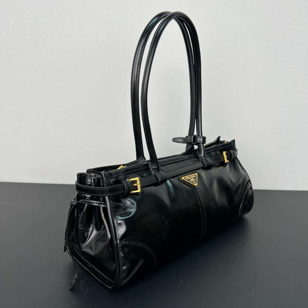 Vintage-Style Oil Wax Leather Tote Bag