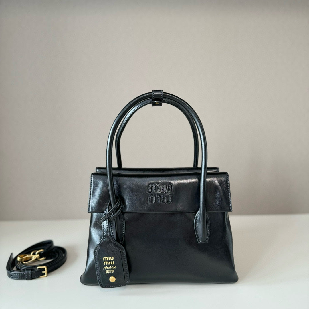 Vintage-Inspired Top Handle Bag – Dual-Flap Design