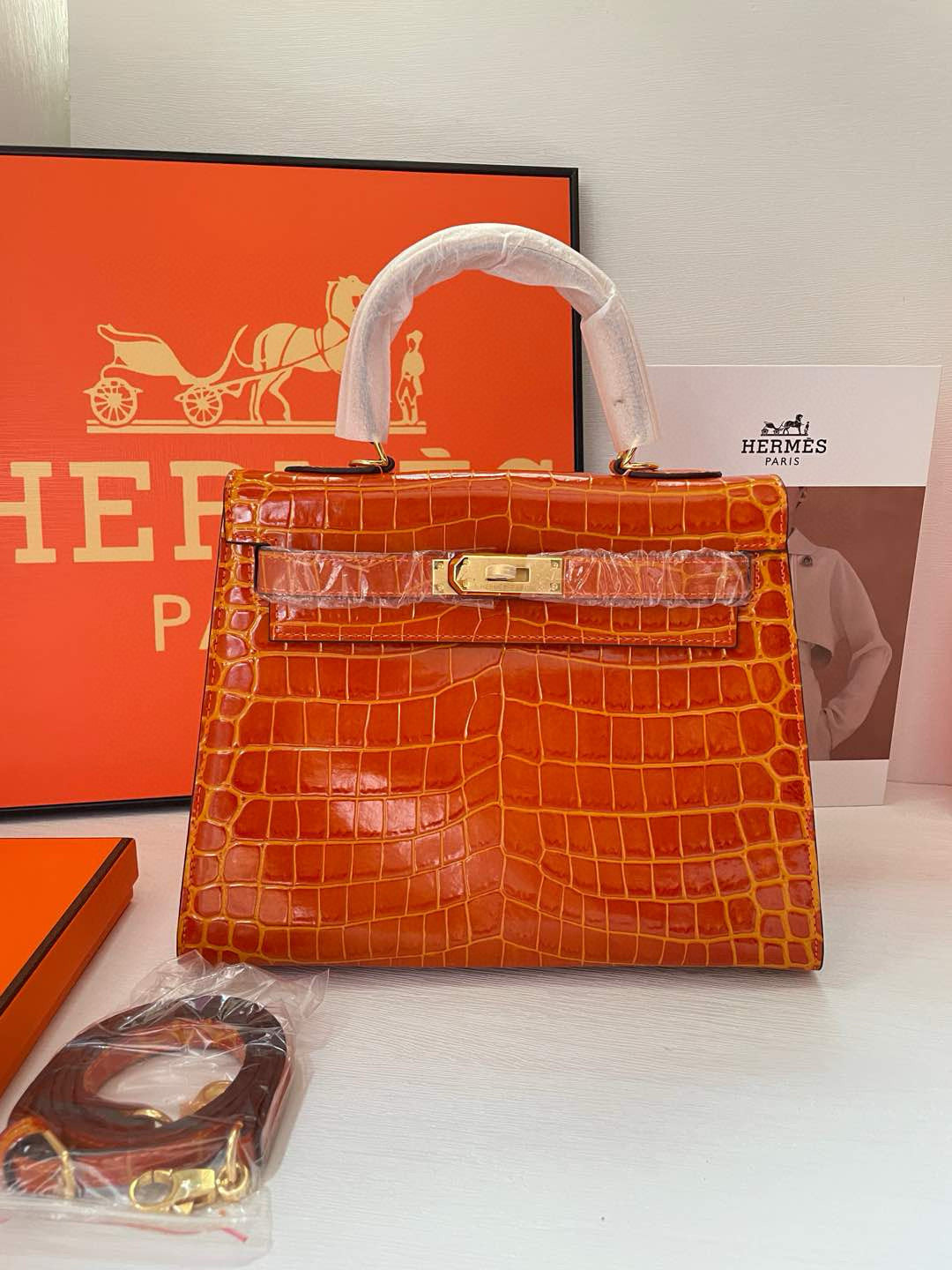28cm Crocodile-Embossed Leather Top-Handle & Shoulder Bag